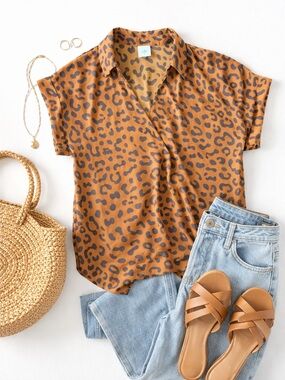 Cabi Leopard Print Blouse M Brown Animal Print V-Neck Relaxed Chic Top